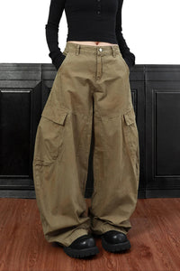 Hose mit Taschen in Khaki