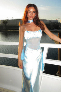Figurbetontes Maxikleid mit Spitze und Satinoptik