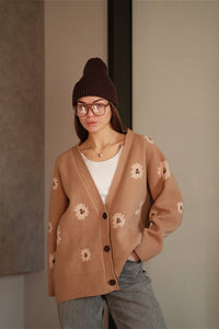 Locker geschnittene Strickjacke mit V-Ausschnitt