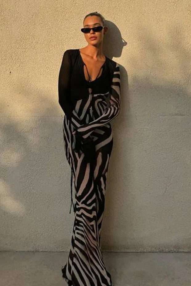 Figurbetontes Maxikleid mit V-Ausschnitt und langen Ärmeln