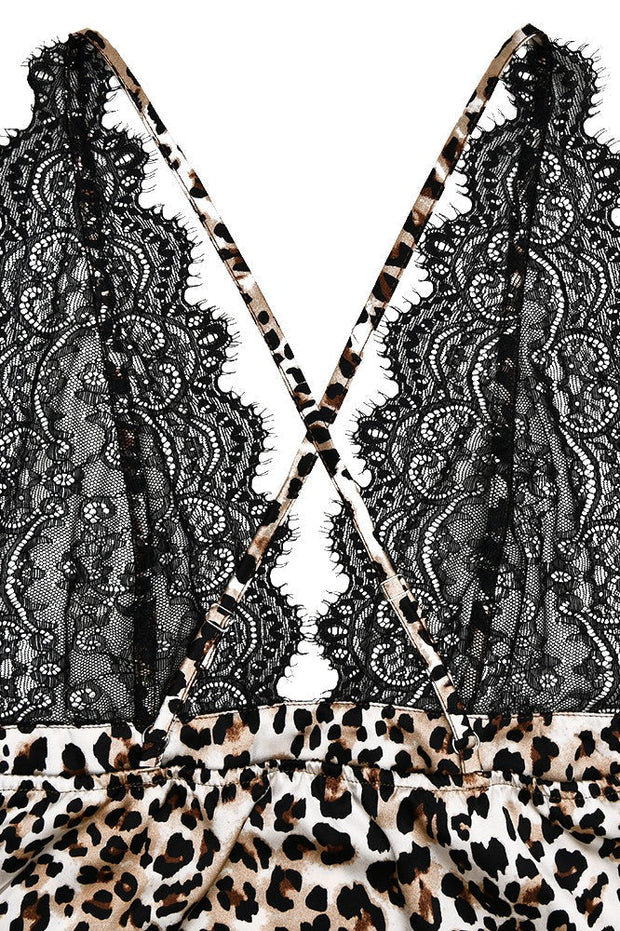 Rückenfreies Minikleid mit Satinoptik