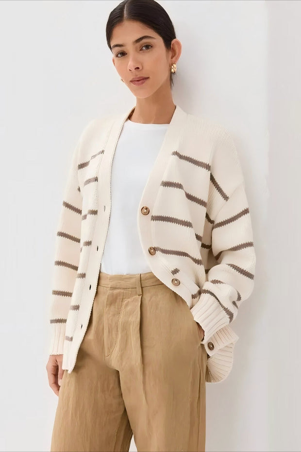 Strickjacke mit V-Ausschnitt, Streifenmuster und Strickstruktur in Weiß