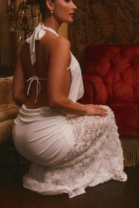 Rückenfreies Maxikleid mit Blumenmuster in Weiß spot