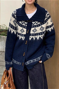 Locker geschnittene Strickjacke mit Knopfdetails und Strickstruktur