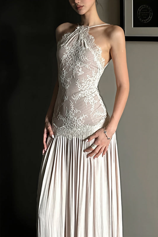 Rückenfreies Maxikleid mit Spitze