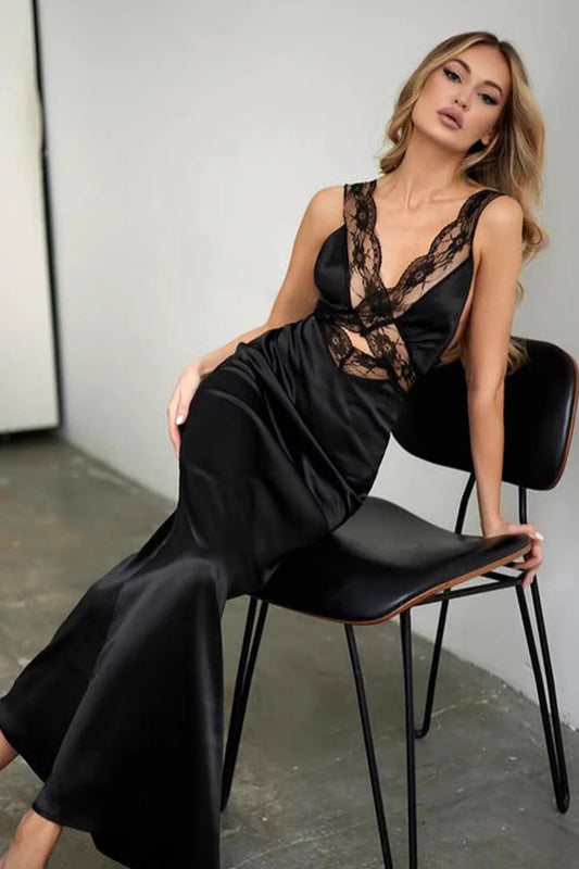 Figurbetontes Maxikleid mit V-Ausschnitt, Spitze und Satinoptik