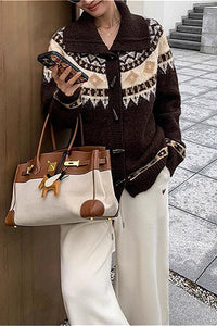 Locker geschnittene Strickjacke mit Knopfdetails und Strickstruktur