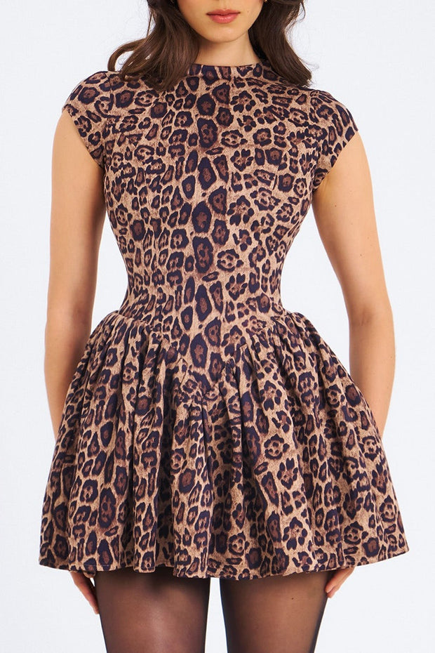 Figurbetontes Minikleid mit Falten und Leopardenmuster