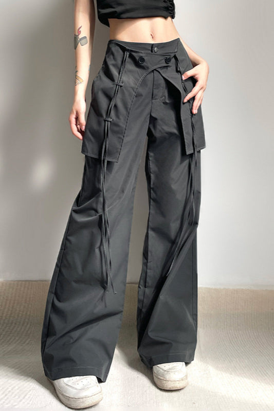 Locker geschnittene Hose mit Bindedetail in Schwarz